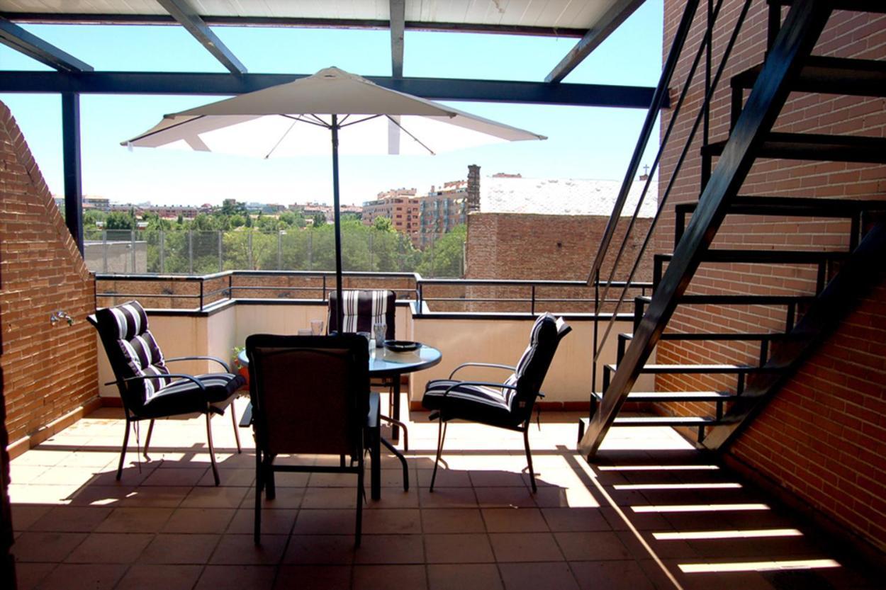 Apartamentos Cinco Rosas Madrid Exteriör bild