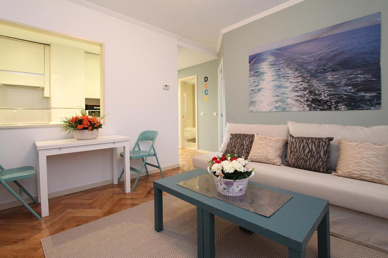 Apartamentos Cinco Rosas Madrid Exteriör bild