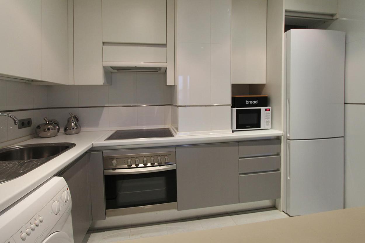 Apartamentos Cinco Rosas Madrid Exteriör bild