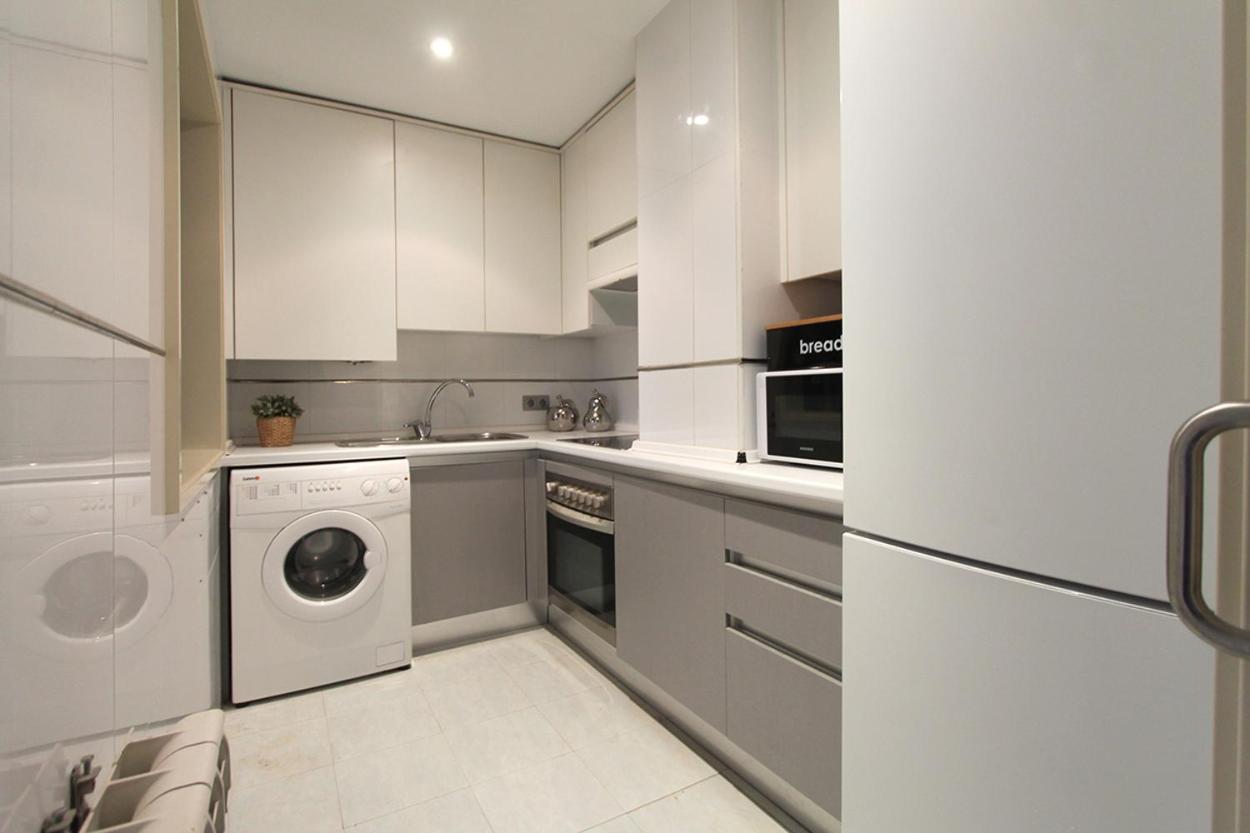 Apartamentos Cinco Rosas Madrid Exteriör bild