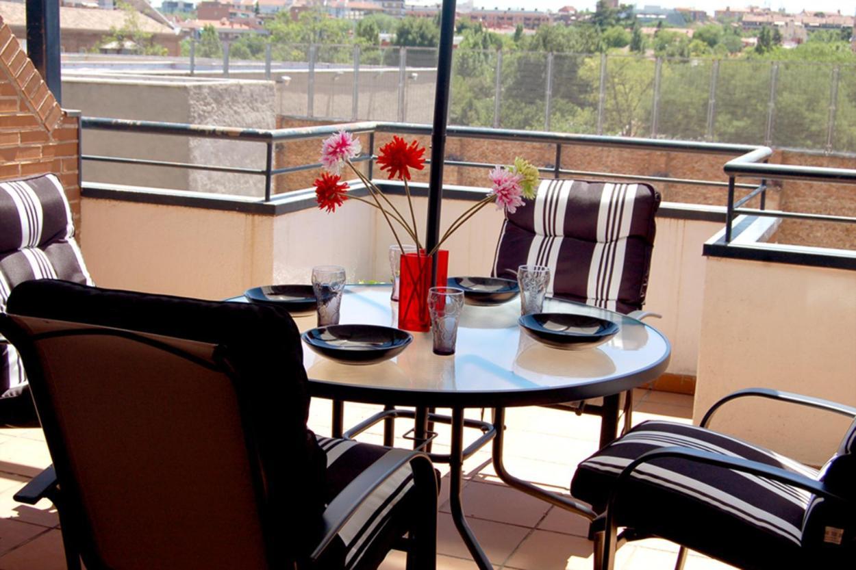 Apartamentos Cinco Rosas Madrid Exteriör bild