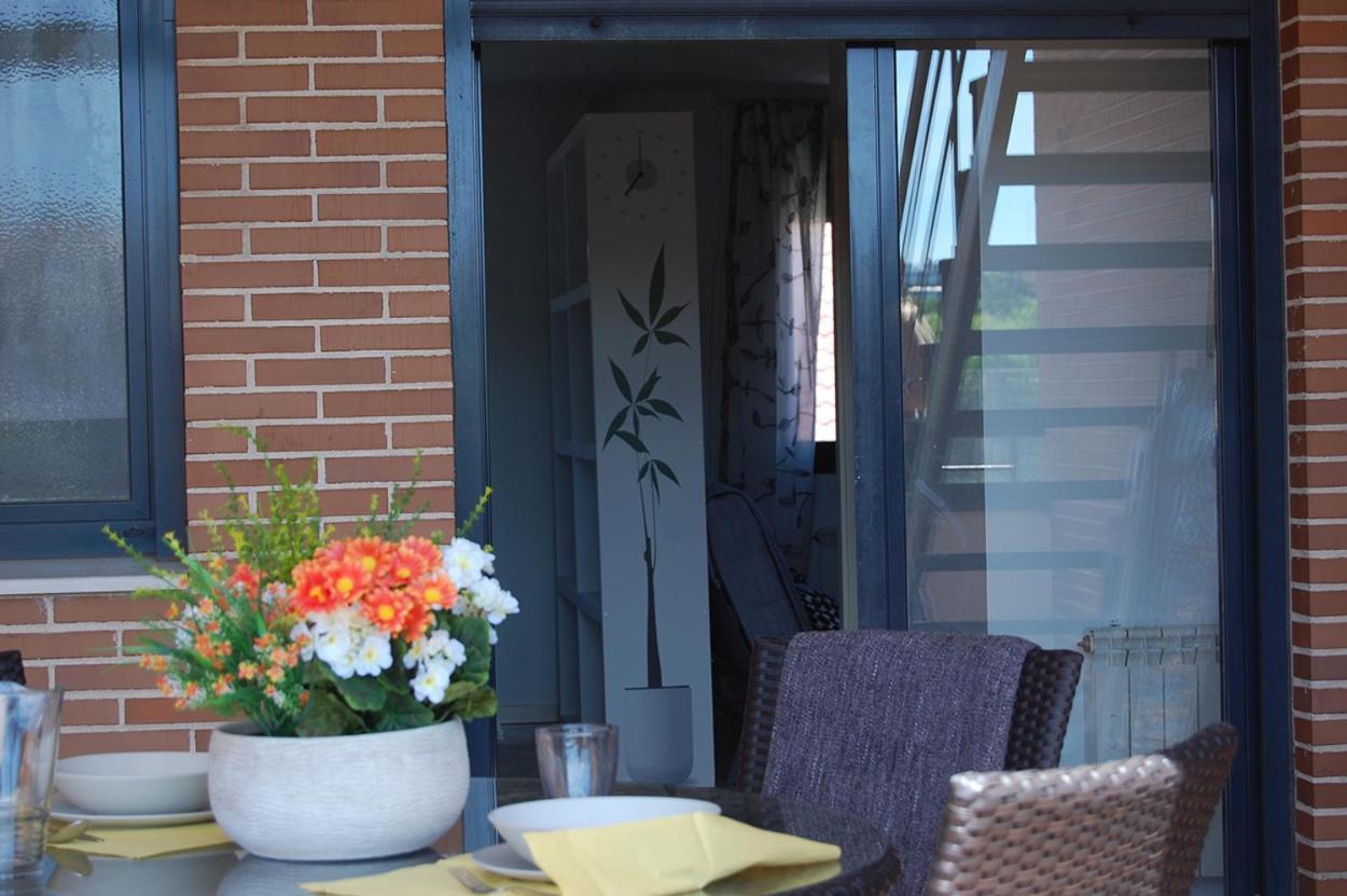 Apartamentos Cinco Rosas Madrid Exteriör bild