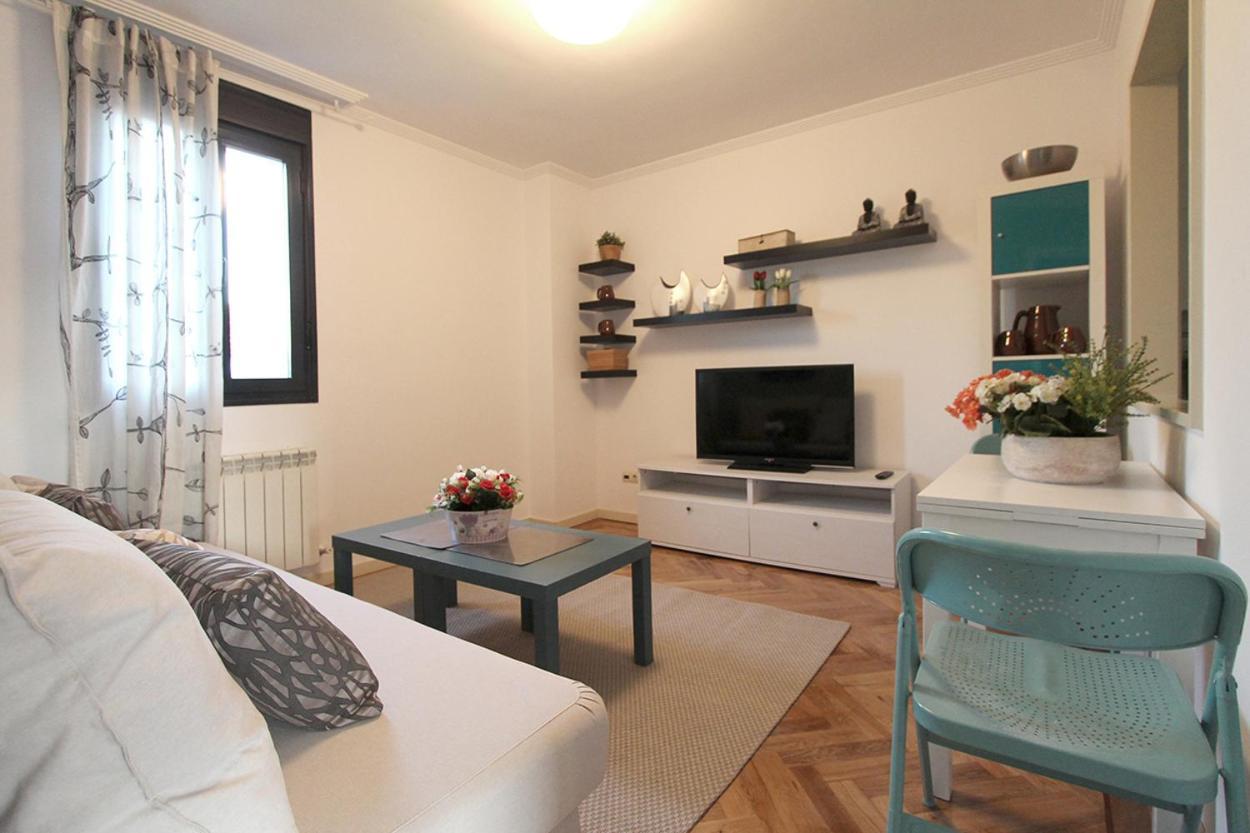 Apartamentos Cinco Rosas Madrid Exteriör bild