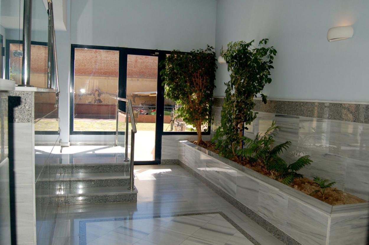 Apartamentos Cinco Rosas Madrid Exteriör bild