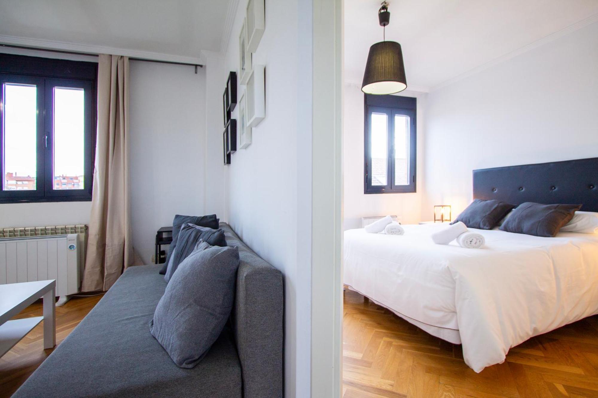 Apartamentos Cinco Rosas Madrid Exteriör bild