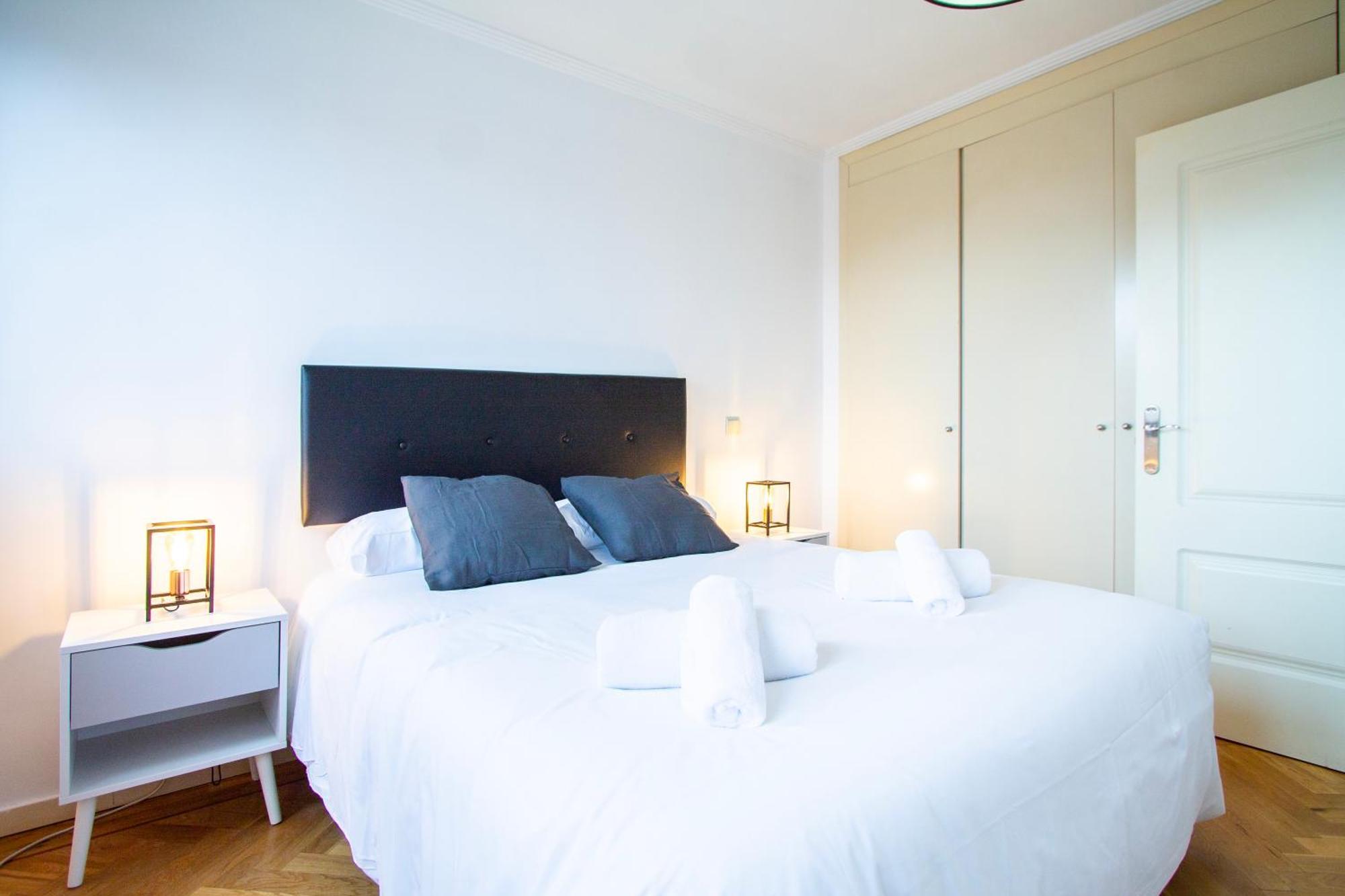 Apartamentos Cinco Rosas Madrid Exteriör bild