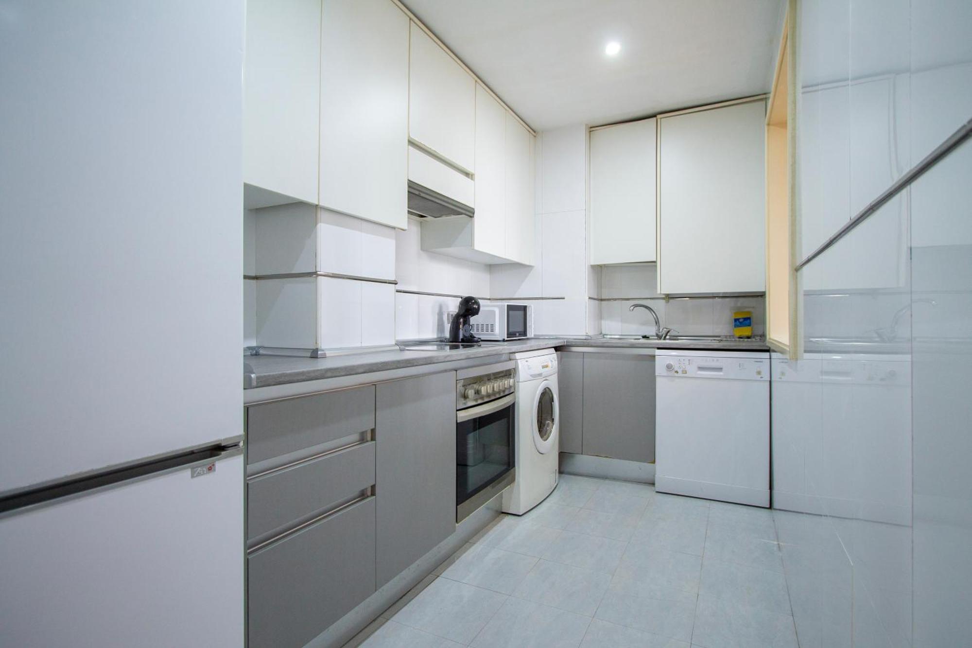Apartamentos Cinco Rosas Madrid Exteriör bild