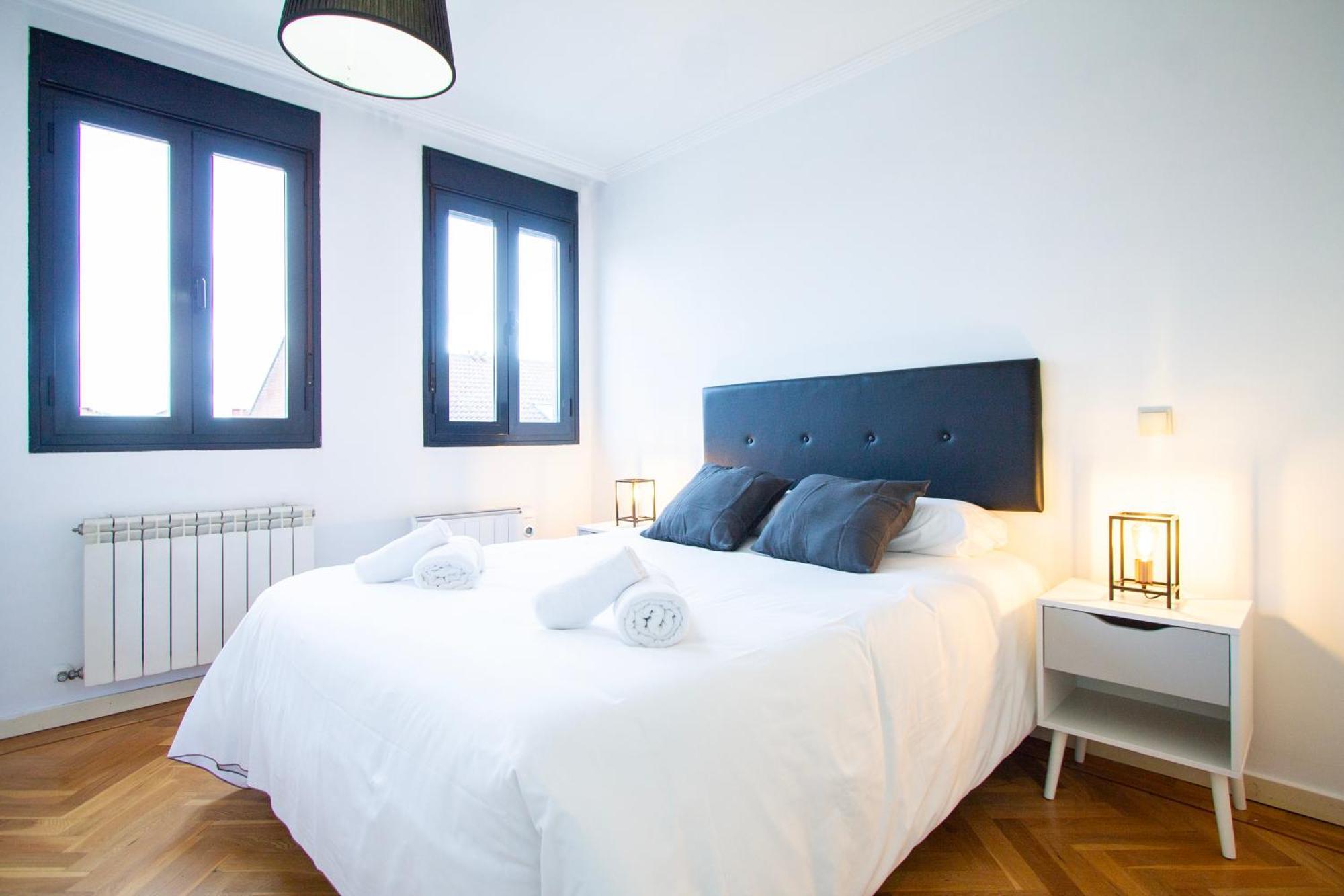 Apartamentos Cinco Rosas Madrid Exteriör bild